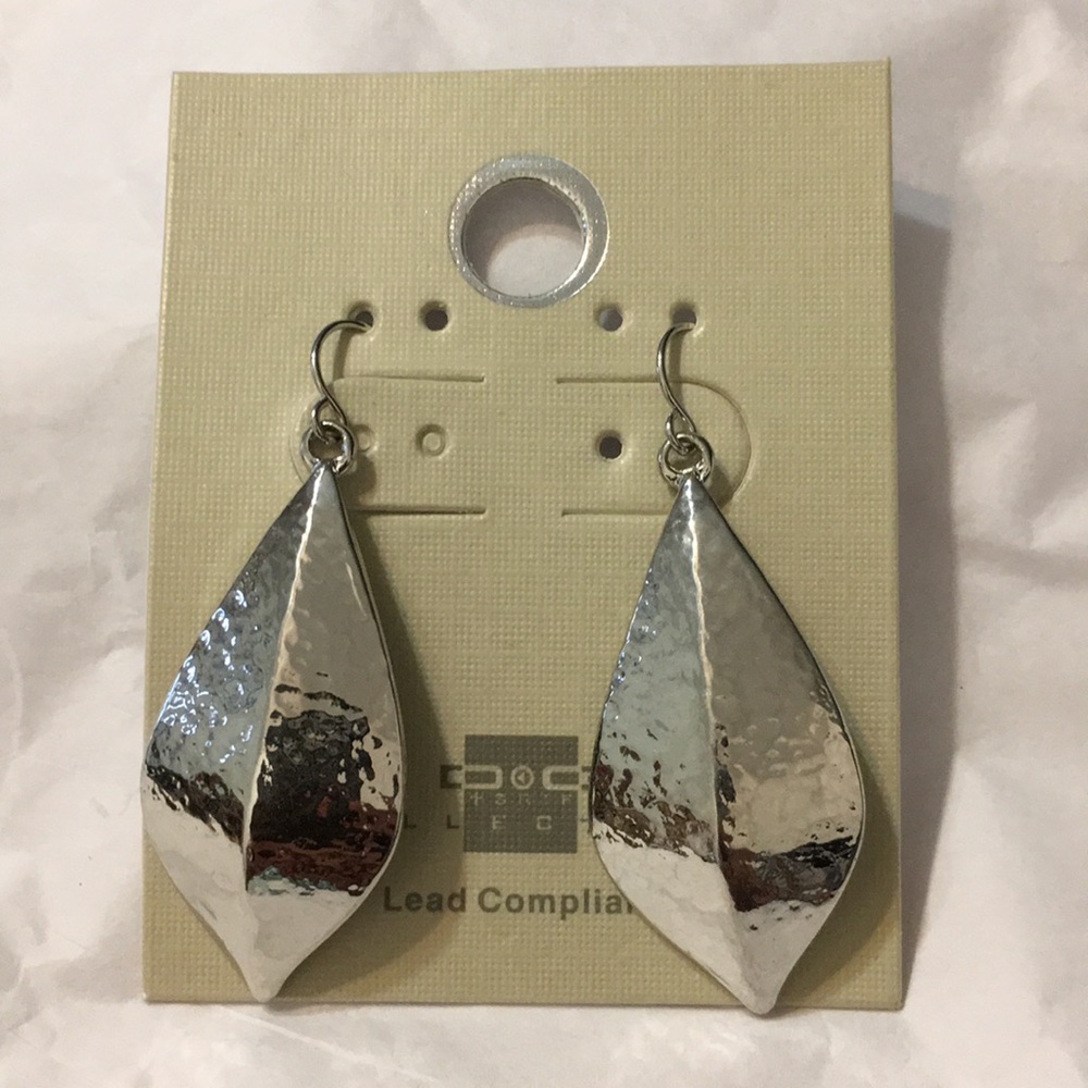 Silver leaf shaped fishhook back earrings.